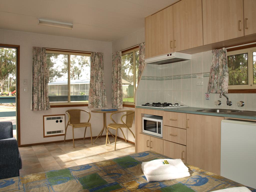 Cowra Holiday Park חדר תמונה