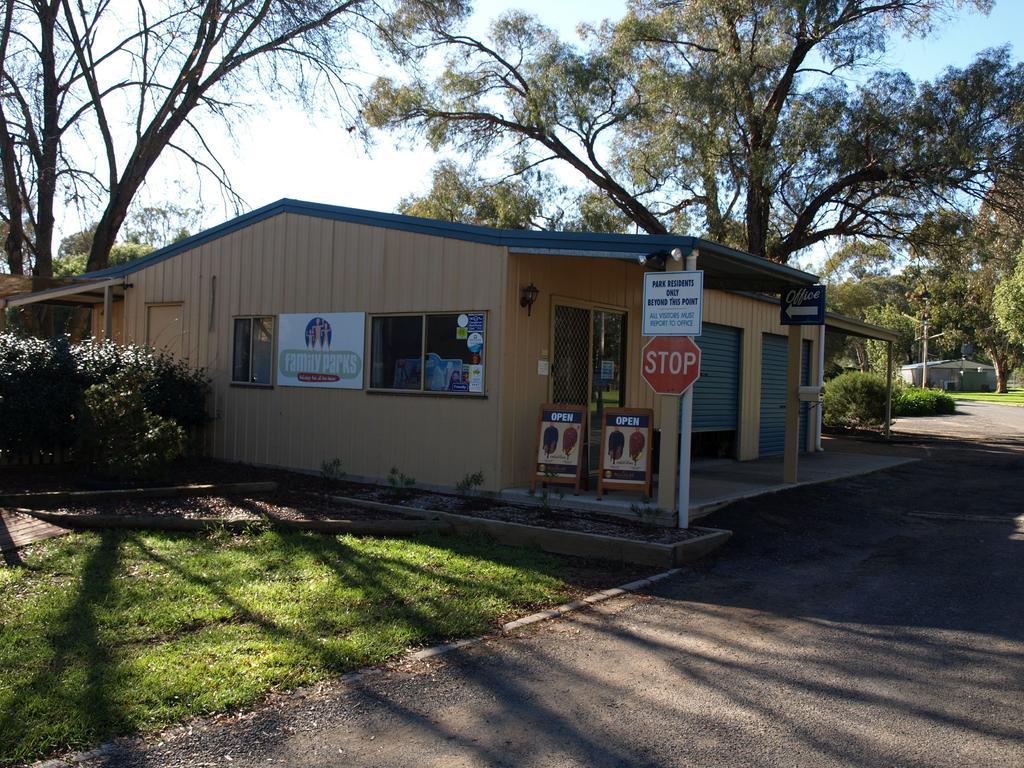 Cowra Holiday Park מראה חיצוני תמונה