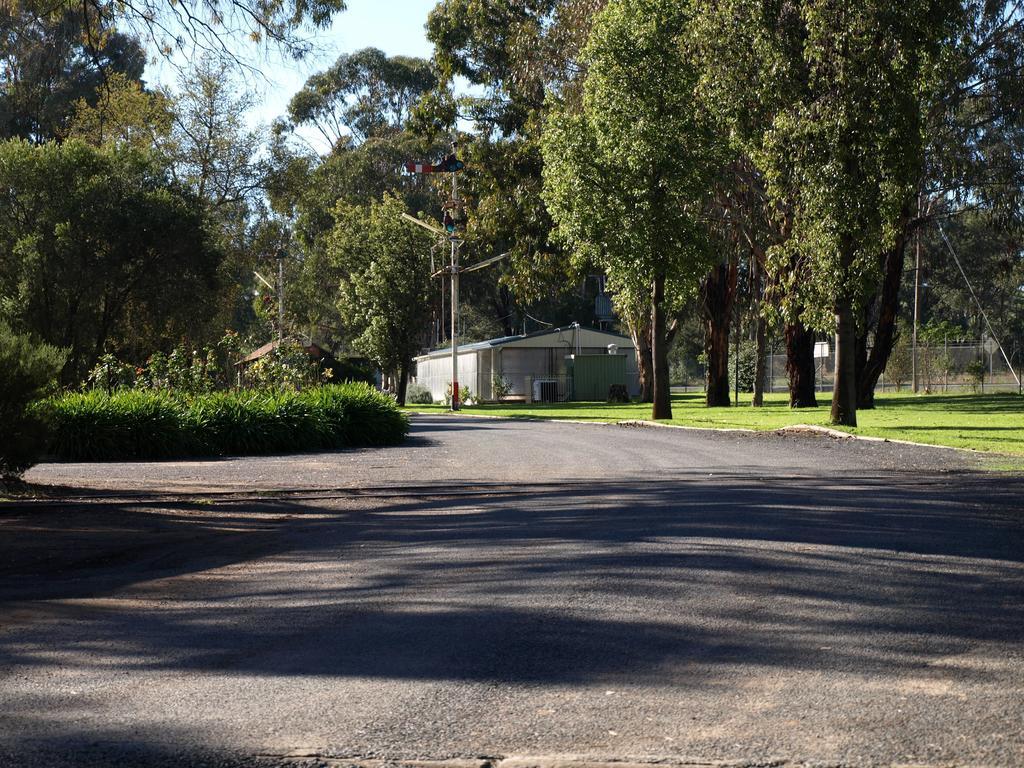 Cowra Holiday Park מראה חיצוני תמונה