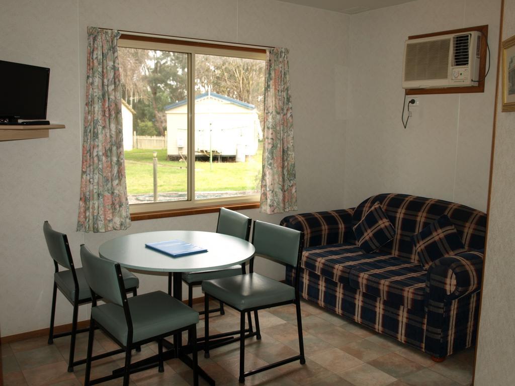 Cowra Holiday Park חדר תמונה
