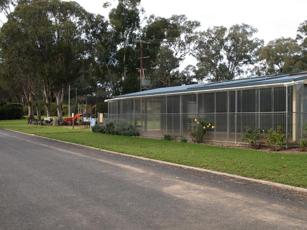 Cowra Holiday Park מראה חיצוני תמונה