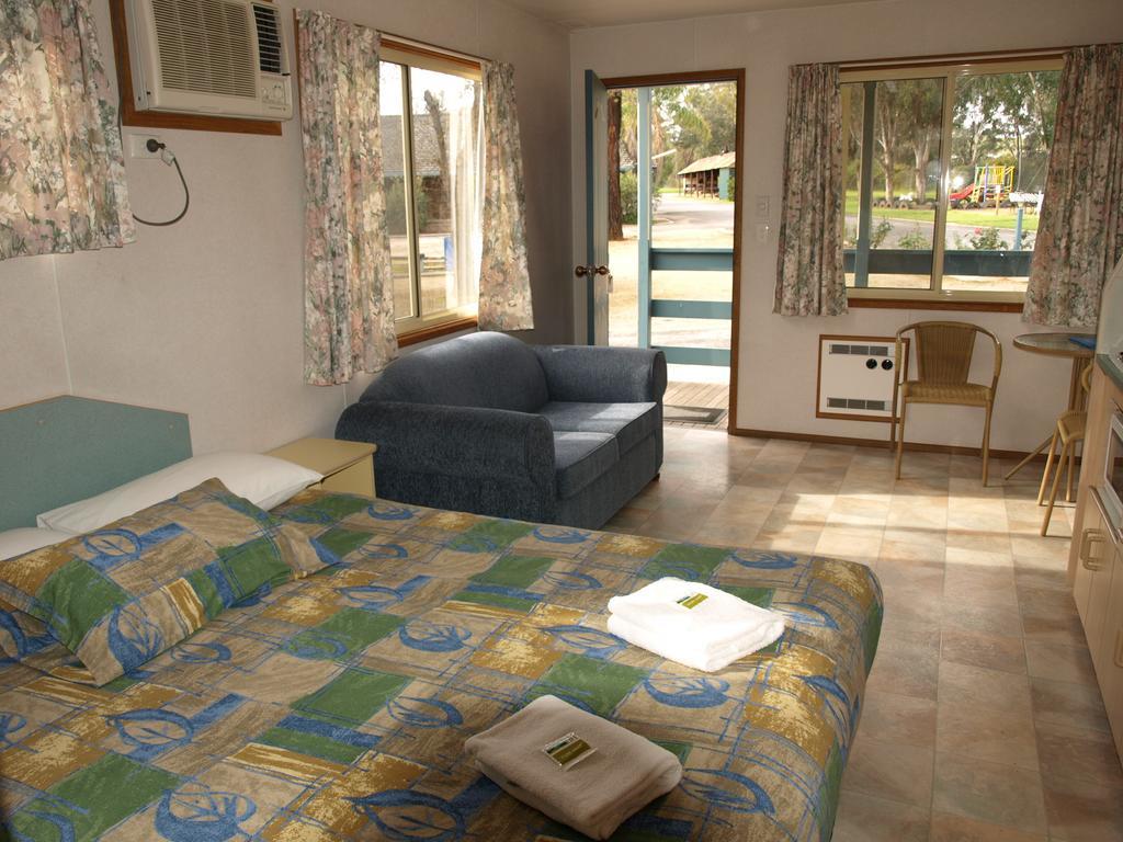 Cowra Holiday Park חדר תמונה
